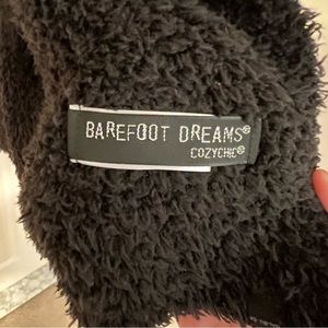 Barefoot Dreams travel wrap black